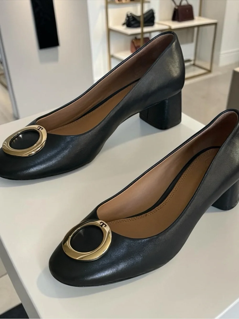 Tory Burch Black Leather Logo Medallion Block Heel Pumps! Size 8